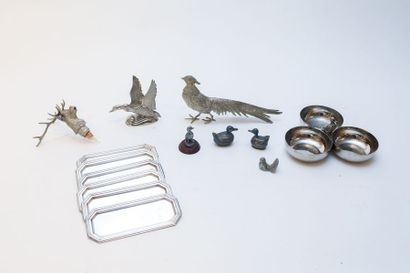 Lot d'objets en métal, quatorze pièces (coupelle...