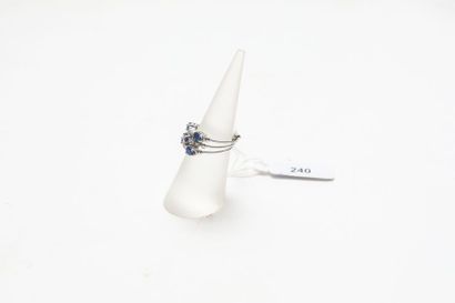 Bague à triple anneau en or blanc 18 carats...