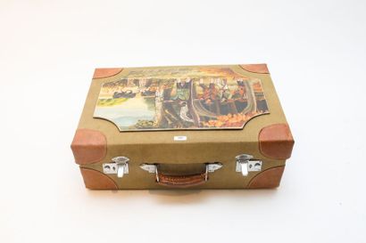 Petite valise ornée d'une scène de chasse,...