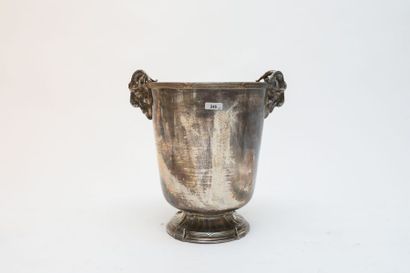 Lot d'argenterie, trois pièces (seau à champagne...