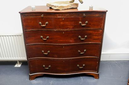 Commode anglaise ouvrant par quatre tiroirs,...