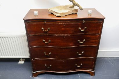 Commode anglaise ouvrant par quatre tiroirs,...