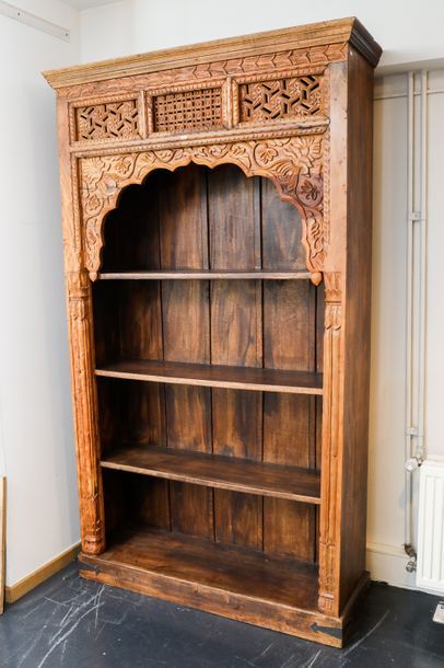 INDE
Bibliothèque, XX-XXIe, bois richement...