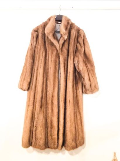 Fur coat, scratched [Niclaus].