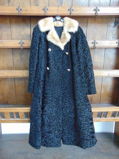 Astrakhan coat, fur collar, scratched [Savigny...