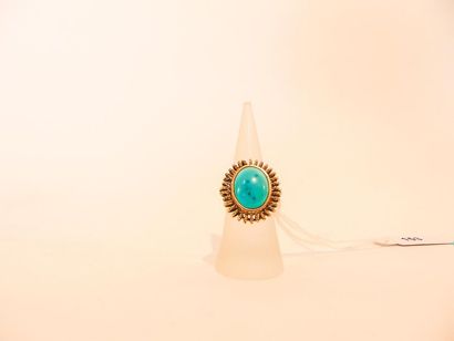 Oval ring in 18 karat yellow gold set with...