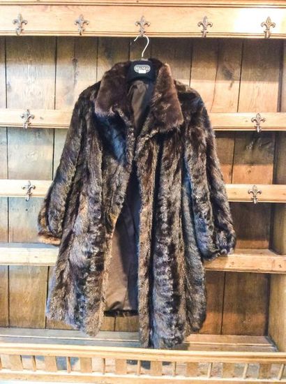 Fur jacket, scratched [Niclaus].