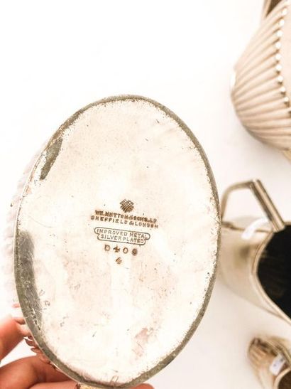 ANGLETERRE (HUTTON & SONS et HARRODS)
Gadrooned...