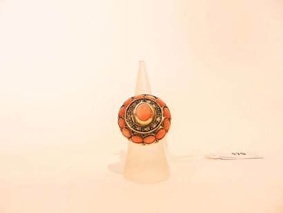Gold ring set with coral cabochons and rose-cut...