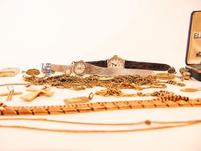 Lot of miscellaneous jewellery mainly gold-plated...