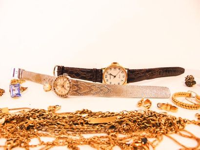 Lot of miscellaneous jewellery mainly gold-plated...
