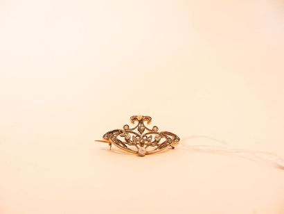 Art nouveau brooch in 18 karat yellow gold...