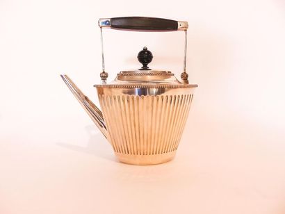 HOLLAND
Neoclassical kettle and its quadripod...