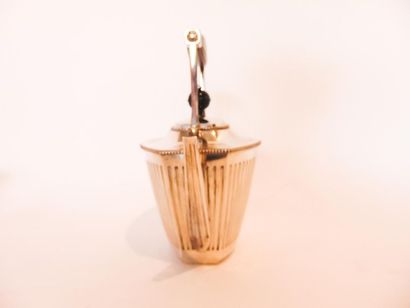 HOLLAND
Neoclassical kettle and its quadripod...
