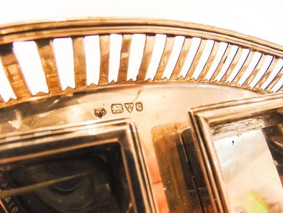 CHESTER
Double shuttle quadripod inkwell,...