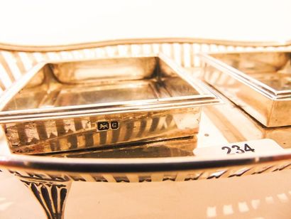 CHESTER
Double shuttle quadripod inkwell,...