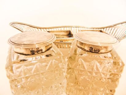 CHESTER
Double shuttle quadripod inkwell,...