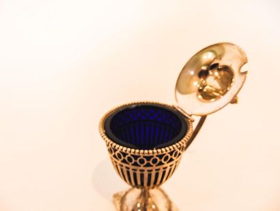 Neo-classical mustard in an urn, early 19th...