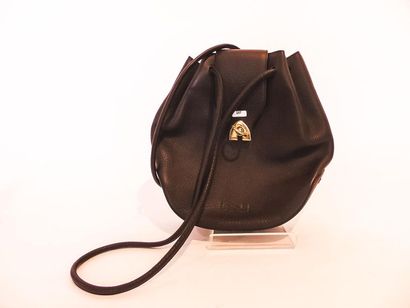 NATHAN
Purse-shaped handbag in brown grained...