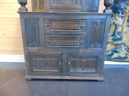 Buffet-crédence à décor de plis de serviette...