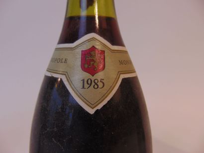 BOURGOGNE
Rouge, trois bouteilles :

- (NUITS-SAINT-GEORGES),...
