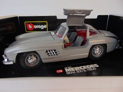 BBURAGO (1/18)
Mercedes-Benz 300 SL (1954),...
