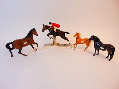 BESWICK - ENGLAND
Trois sujets équins, XXe,...