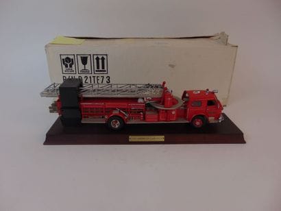 FRANKLIN MINT (1/32)
American La France Fire...