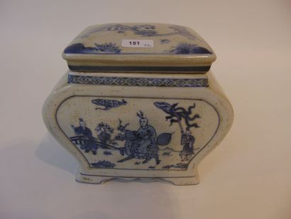CHINE
Pot couvert en tombeau à décor bleu...