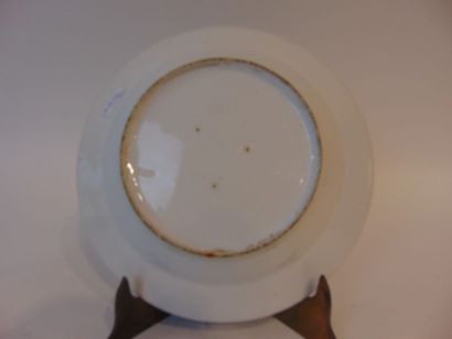 CHINE
Two plates (one hollow) with polychrome...