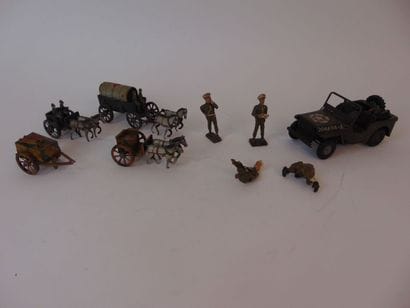 TRIANG TOYS
Jeep US en tôle, l. 16 cm [usures].



On...