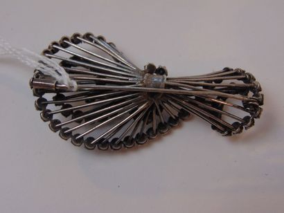Broche en argent sertie de strass, h. 6 cm,...