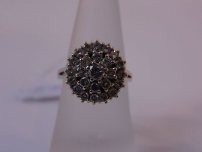 Bague en platine sertie de diamants, traces...