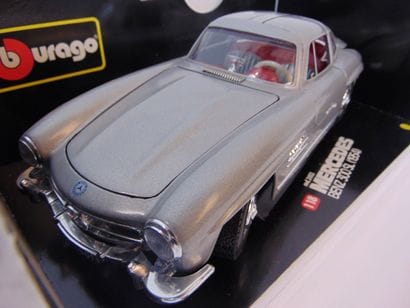 BBURAGO (1/18)
Mercedes-Benz 300 SL (1954),...