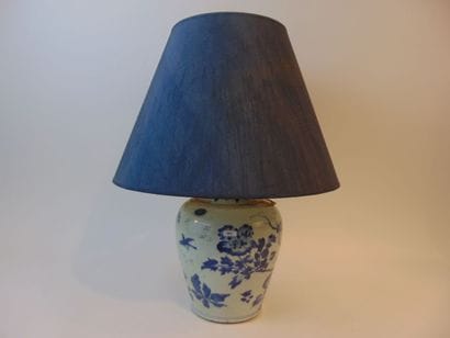 CHINE
Jarre à décor floral bleu et blanc...