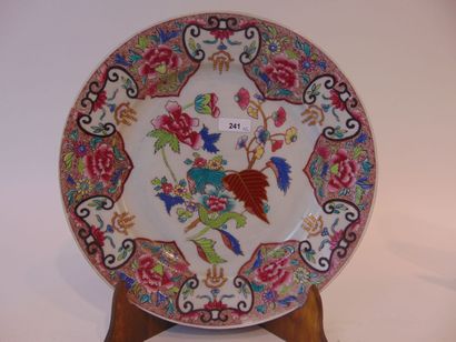 CHINE
Two plates (one hollow) with polychrome...