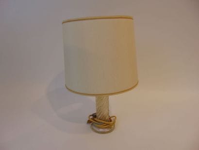 MURANO
Lampe de table à fût tors, mi-XXe,...