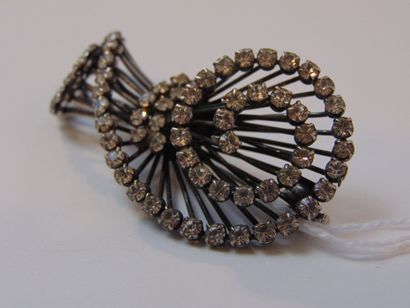 Broche en argent sertie de strass, h. 6 cm,...