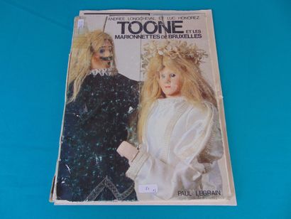 Deux marionnettes de Toone (Roxane et Cyrano...