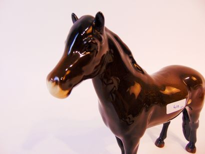 BESWICK - ENGLAND
Trois sujets équins, XXe,...