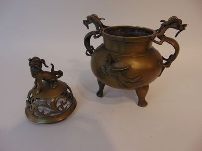 INDOCHINE
Brule-parfum tripode (ding) orné...