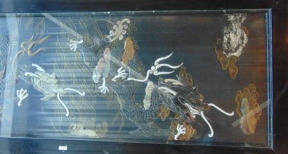CHINE
Table basse rectangulaire aux dragons,...
