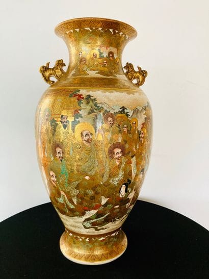 JAPON - SATSUMA
Grand vase à décor d'immortels...
