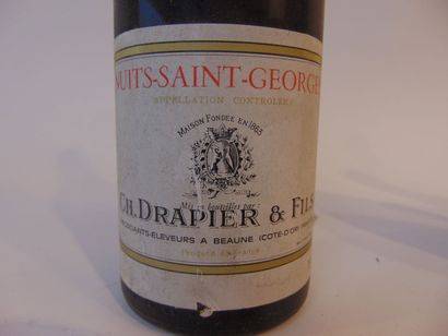 BOURGOGNE
Rouge, trois bouteilles :

- (NUITS-SAINT-GEORGES),...