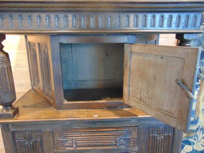 Buffet-crédence à décor de plis de serviette...