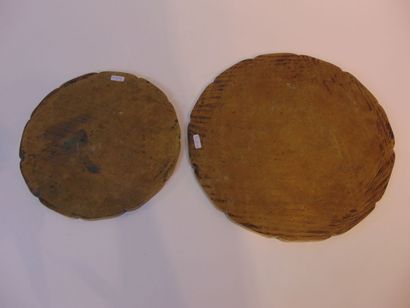 INDOCHINE
Deux plateaux polylobés, circa...