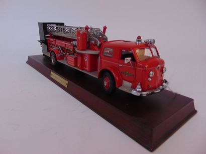 FRANKLIN MINT (1/32)
American La France Fire...