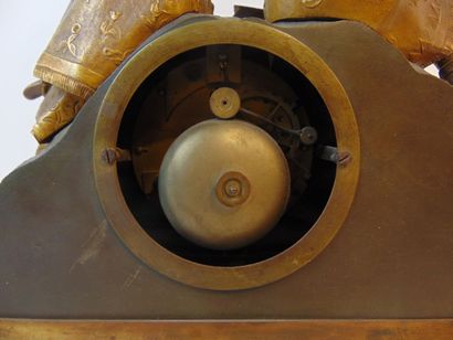 Pendule d'époque Louis-Philippe ornée d'un...