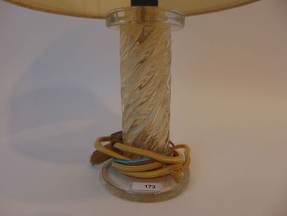 MURANO
Lampe de table à fût tors, mi-XXe,...