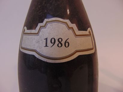 BOURGOGNE
Rouge, trois bouteilles :

- (NUITS-SAINT-GEORGES),...